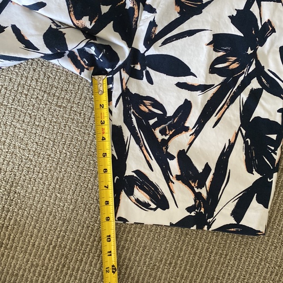 Banana Republic Bermuda Shorts - Picture 4 of 4